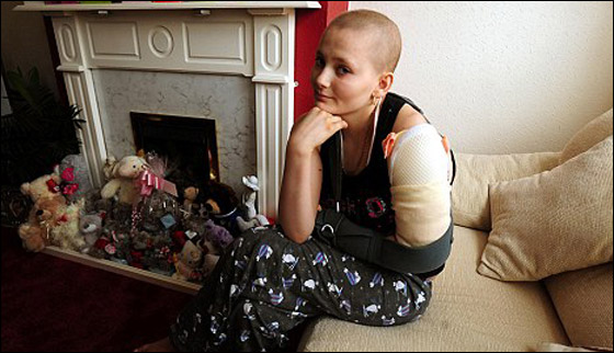 مؤثر.. فتاة امريكية مريضة بالسرطان تخطط لجنازتها!  صورة رقم 2