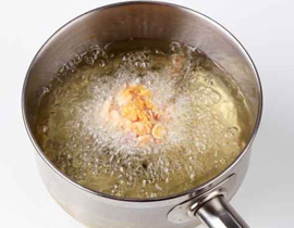 انتقاما منه لعودته الى زوجته الاولى.. سكبت على وجه زوجها زيتا مغليا! صورة رقم 1