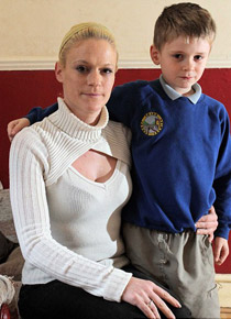 حاضنة بريطانية تعذب اطفالا بقسوة.. لان رائحتهم نتنة!! صورة رقم 1 حاضنة بريطانية تعذب اطفالا بقسوة.. لان رائحتهم نتنة!! صورة رقم 1