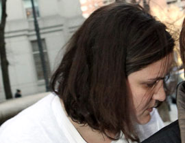 موظفة طيران تبيع بطاقات مزيفة للمسافرين وتكسب مليون دولار! صورة رقم 1 موظفة طيران تبيع بطاقات مزيفة للمسافرين وتكسب مليون دولار! صورة رقم 1