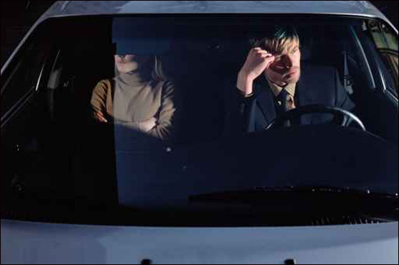 طلقها لكثرة شكواها من المرض.. فألقت بنفسها من السيارة!! صورة رقم 1 طلقها لكثرة شكواها من المرض.. فألقت بنفسها من السيارة!! صورة رقم 1