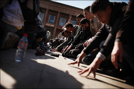 خمسة قتلى في المغرب في تظاهرات رافقتها أعمال عنف صورة رقم 10 خمسة قتلى في المغرب في تظاهرات رافقتها أعمال عنف صورة رقم 10