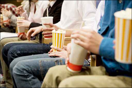 محامي قتل رجلا.. لأنه اكل الفشار بصوت عال خلال مشاهدة الفيلم!! صورة رقم 1 محامي قتل رجلا.. لأنه اكل الفشار بصوت عال خلال مشاهدة الفيلم!! صورة رقم 1