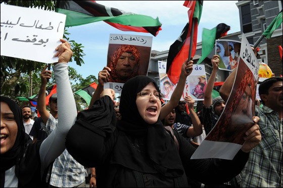 وزير الخارجية الإيطالي: نحو 300 الف ليبي فروا الى ايطاليا صورة رقم 4 وزير الخارجية الإيطالي: نحو 300 الف ليبي فروا الى ايطاليا صورة رقم 4