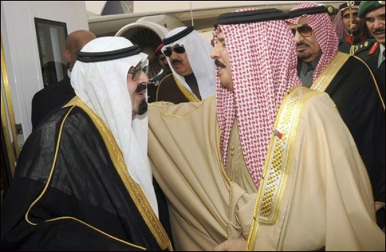 ملك البحرين: ادعو المحتجين الى اخلاء الميادين والجلوس الى طاولة الحوار! صورة رقم 2 ملك البحرين: ادعو المحتجين الى اخلاء الميادين والجلوس الى طاولة الحوار! صورة رقم 2