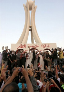 ملك البحرين: ادعو المحتجين الى اخلاء الميادين والجلوس الى طاولة الحوار! صورة رقم 1 ملك البحرين: ادعو المحتجين الى اخلاء الميادين والجلوس الى طاولة الحوار! صورة رقم 1