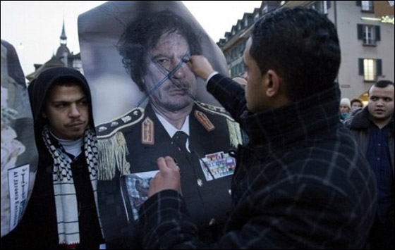 ضباط من سلاح الطيران الليبي يعلنون انضمامهم للثورة صورة رقم 5 ضباط من سلاح الطيران الليبي يعلنون انضمامهم للثورة صورة رقم 5