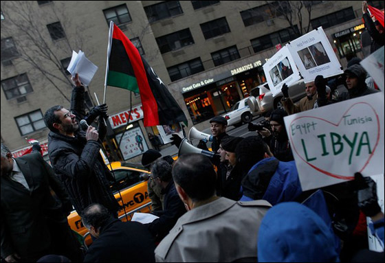 ضباط من سلاح الطيران الليبي يعلنون انضمامهم للثورة صورة رقم 6 ضباط من سلاح الطيران الليبي يعلنون انضمامهم للثورة صورة رقم 6