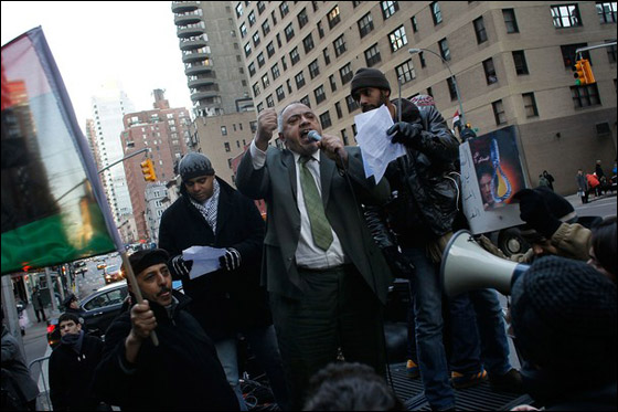 ضباط من سلاح الطيران الليبي يعلنون انضمامهم للثورة صورة رقم 4 ضباط من سلاح الطيران الليبي يعلنون انضمامهم للثورة صورة رقم 4