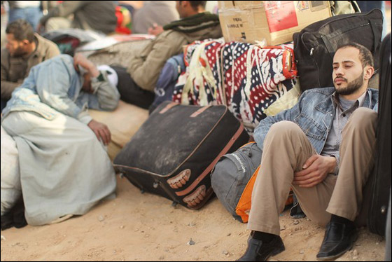 شهود عيان: الشعب الليبي يتعرّض لإبادة جماعية والجثث في كل مكان صورة رقم 4 شهود عيان: الشعب الليبي يتعرّض لإبادة جماعية والجثث في كل مكان صورة رقم 4