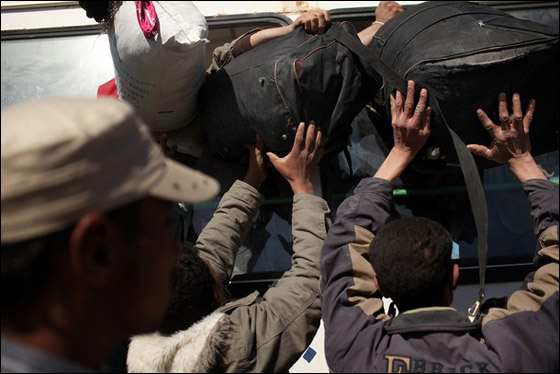 شهود عيان: الشعب الليبي يتعرّض لإبادة جماعية والجثث في كل مكان صورة رقم 9 شهود عيان: الشعب الليبي يتعرّض لإبادة جماعية والجثث في كل مكان صورة رقم 9