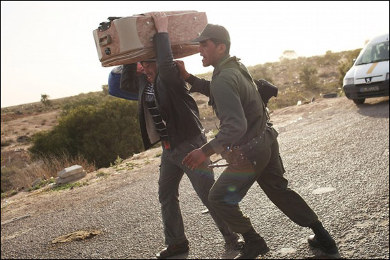 شهود عيان: الشعب الليبي يتعرّض لإبادة جماعية والجثث في كل مكان صورة رقم 5 شهود عيان: الشعب الليبي يتعرّض لإبادة جماعية والجثث في كل مكان صورة رقم 5