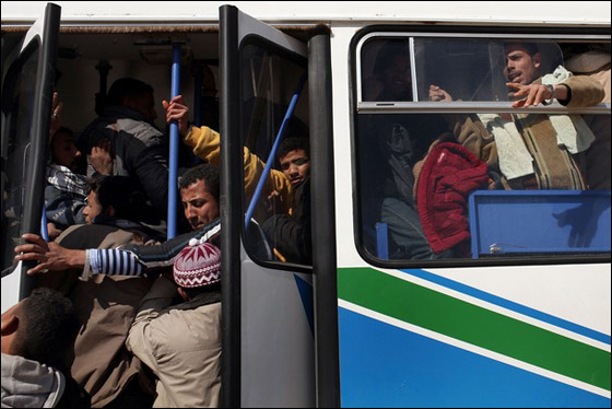 شهود عيان: الشعب الليبي يتعرّض لإبادة جماعية والجثث في كل مكان صورة رقم 6 شهود عيان: الشعب الليبي يتعرّض لإبادة جماعية والجثث في كل مكان صورة رقم 6