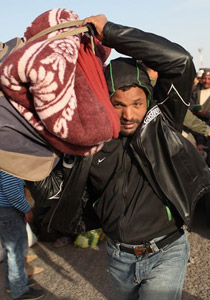 شهود عيان: الشعب الليبي يتعرّض لإبادة جماعية والجثث في كل مكان صورة رقم 1 شهود عيان: الشعب الليبي يتعرّض لإبادة جماعية والجثث في كل مكان صورة رقم 1