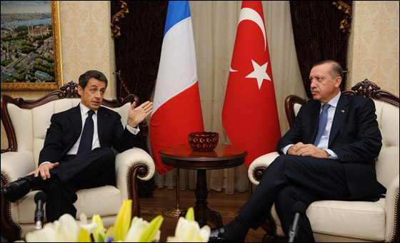 خلال استقباله.. أردوغان يلقن الرئيس ساركوزي درسا من التاريخ صورة رقم 1 خلال استقباله.. أردوغان يلقن الرئيس ساركوزي درسا من التاريخ صورة رقم 1