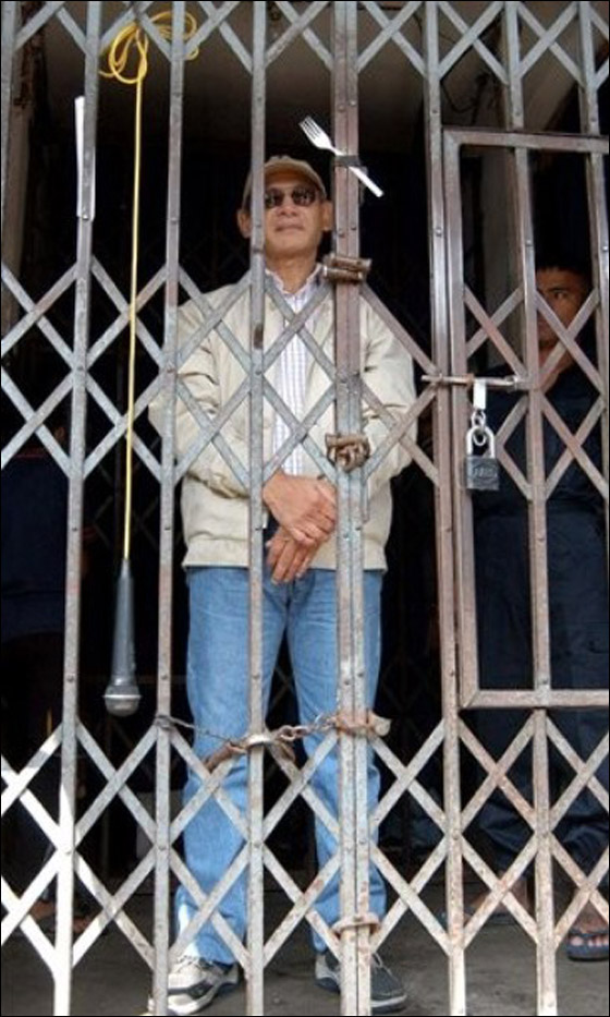 لأول مرة.. قاتل يطالب بتعويض بسبب حبسه و لأول مرة.. قاتل يطالب بتعويض بسبب حبسه و