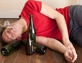 عاد إلى بيته ووجد مخمورا نائما في سريره! صورة رقم 1 عاد إلى بيته ووجد مخمورا نائما في سريره! صورة رقم 1