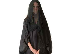 معلمة تمزق عباءات الطالبات لانها مزخرفة! صورة رقم 1 معلمة تمزق عباءات الطالبات لانها مزخرفة! صورة رقم 1