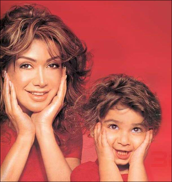 الفنانات العربيات تدللن بناتهن وتقدمن لهن اجمل الاغاني!!  صورة رقم 5