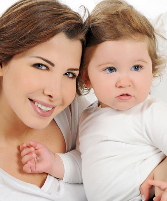 الفنانات العربيات تدللن بناتهن وتقدمن لهن اجمل الاغاني!!  صورة رقم 6