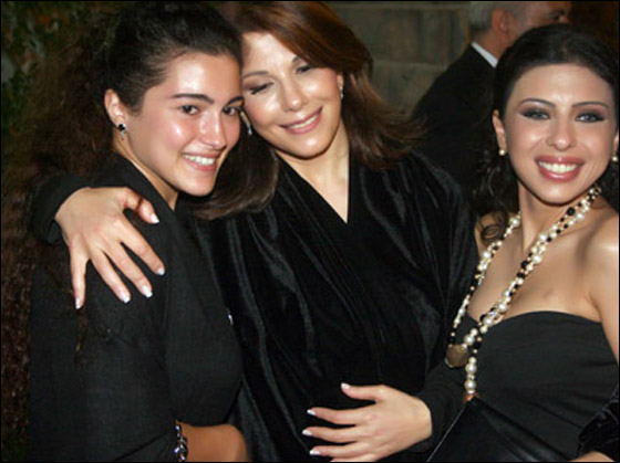 الفنانات العربيات تدللن بناتهن وتقدمن لهن اجمل الاغاني!!  صورة رقم 8