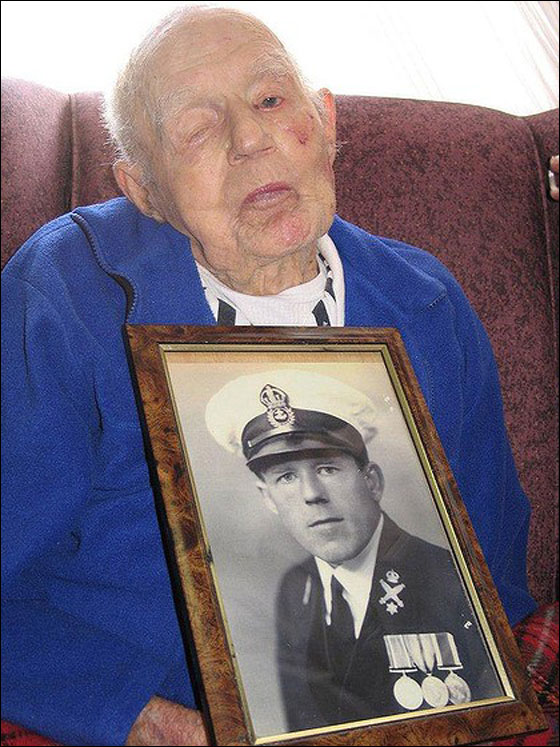 اخر العسكريين الاستراليين على قيد الحياة يحتفل بعيده الـ110!  صورة رقم 4