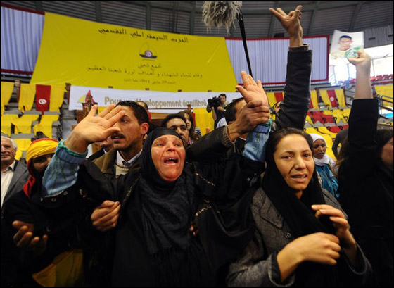 والدة البوعزيزي: فخورة بإبني فهو شعلة تضيء أمتنا والعالم!! صورة رقم 3 والدة البوعزيزي: فخورة بإبني فهو شعلة تضيء أمتنا والعالم!! صورة رقم 3