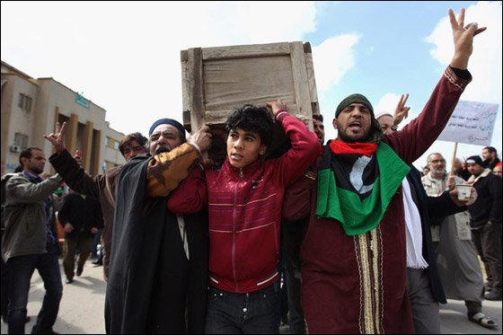 الدبابات تجتاح الزاوية وإسقاط طائرة حربية في راس لانوف صورة رقم 3 الدبابات تجتاح الزاوية وإسقاط طائرة حربية في راس لانوف صورة رقم 3