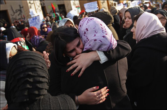 الدبابات تجتاح الزاوية وإسقاط طائرة حربية في راس لانوف صورة رقم 5 الدبابات تجتاح الزاوية وإسقاط طائرة حربية في راس لانوف صورة رقم 5