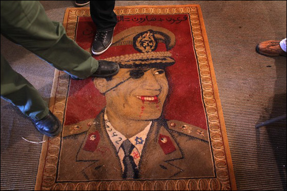 الدبابات تجتاح الزاوية وإسقاط طائرة حربية في راس لانوف صورة رقم 9 الدبابات تجتاح الزاوية وإسقاط طائرة حربية في راس لانوف صورة رقم 9