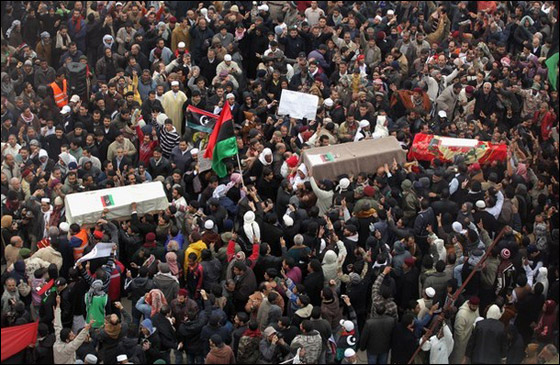 الدبابات تجتاح الزاوية وإسقاط طائرة حربية في راس لانوف صورة رقم 7 الدبابات تجتاح الزاوية وإسقاط طائرة حربية في راس لانوف صورة رقم 7