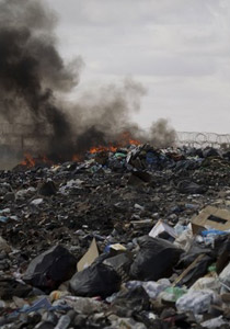 الدبابات تجتاح الزاوية وإسقاط طائرة حربية في راس لانوف صورة رقم 1 الدبابات تجتاح الزاوية وإسقاط طائرة حربية في راس لانوف صورة رقم 1