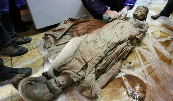 العثور على مومياء عمرها 700 سنة بجانب مقبرتين.. وبحالة جيدة! صورة رقم 3 العثور على مومياء عمرها 700 سنة بجانب مقبرتين.. وبحالة جيدة! صورة رقم 3