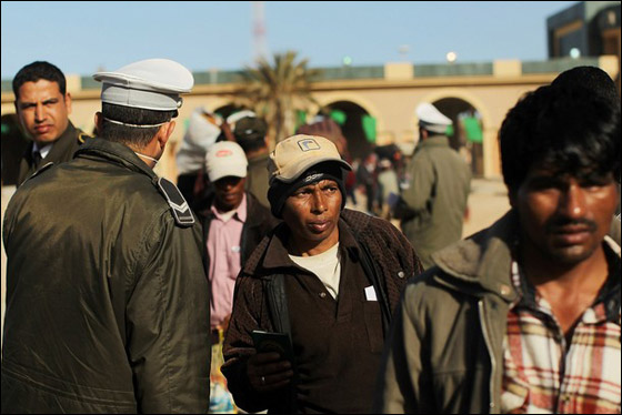 قصف عنيف لمدينة الزاوية والثوار يتصدون للطائرات في رأس لانوف صورة رقم 11