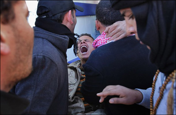 قصف عنيف لمدينة الزاوية والثوار يتصدون للطائرات في رأس لانوف صورة رقم 3