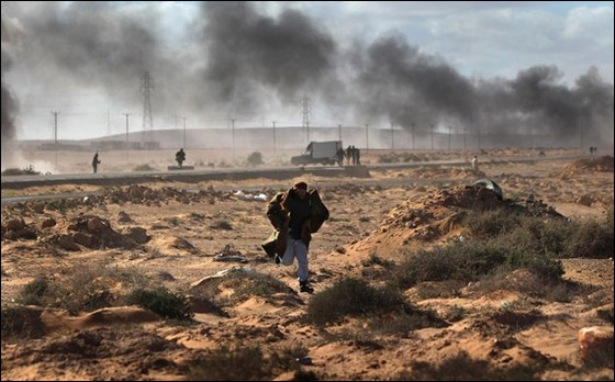 قصف عنيف لمدينة الزاوية والثوار يتصدون للطائرات في رأس لانوف صورة رقم 8