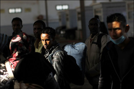 قصف عنيف لمدينة الزاوية والثوار يتصدون للطائرات في رأس لانوف صورة رقم 9