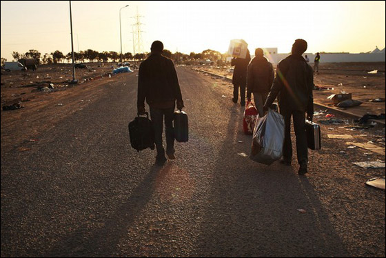 سفن المانية تعيد 400 هارب مصري من ليبيا الى بلادهم صورة رقم 1