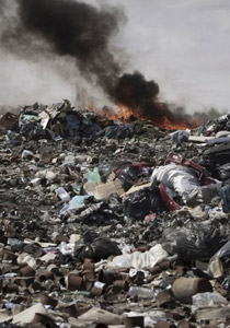 قصف عنيف لمدينة الزاوية والثوار يتصدون للطائرات في رأس لانوف صورة رقم 1