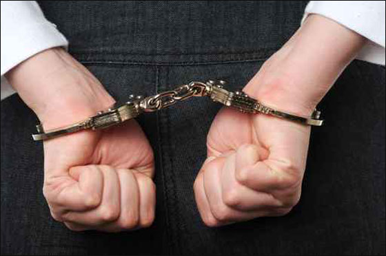 السجن 4 سنوات لسيدة سكبت مواد حارقة على وجه زوجها الخائن! صورة رقم 1