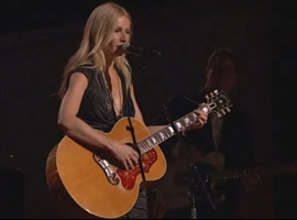 غوينيث بالترو تصدر البوم غنائي بقيمة 900 الف دولار!  صورة رقم 1