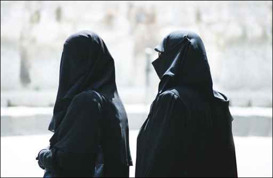 سرق نقاب والدته وذهب لمسجد النساء ليتحرش بالمصليات!! صورة رقم 1