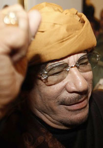 القذافي يملك مليارات الدولارات في ليبيا يستخدمها لتمويل جيشه!! صورة رقم 1