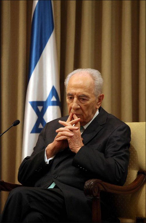 بيرس: من الافضل للقذافي ان يعمل عارض ازياء! صورة رقم 1