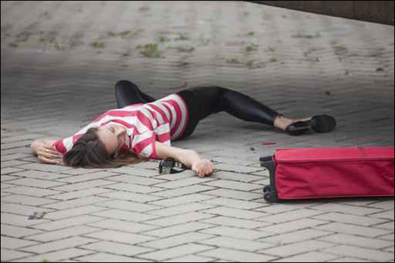 ضبطته متلبسا بخيانتها.. فألقى بها من الطابق الثالث!! صورة رقم 1