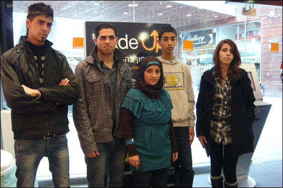 سليمان نسرين ورانية فازوا بجهاز سمارتفون من orange هدية صورة رقم 2