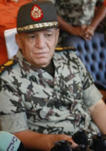 رئيس اركان القوات المسلحة: مبارك امرنا بسحق المتظاهرين! صورة رقم 1