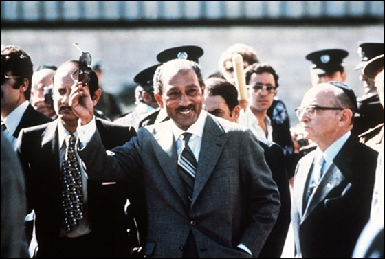 اسرار علاقة السادات باسرائيل وسبب اختياره مبارك نائبا له  صورة رقم 3