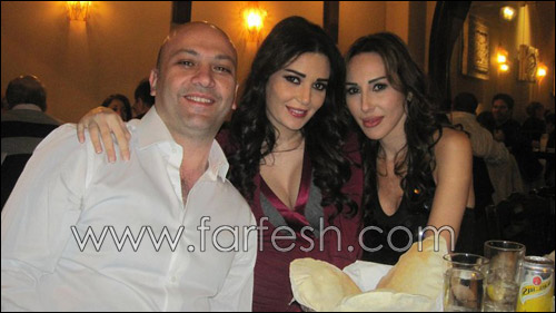 ماجدة الرومي تضع يدها على بطن سيرين لتطمئن على الجنين!  صورة رقم 8