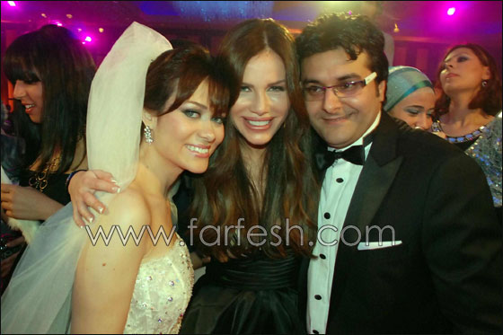 بالصور.. نيكول تحيي حفل زفاف وليد منصور!  صورة رقم 1